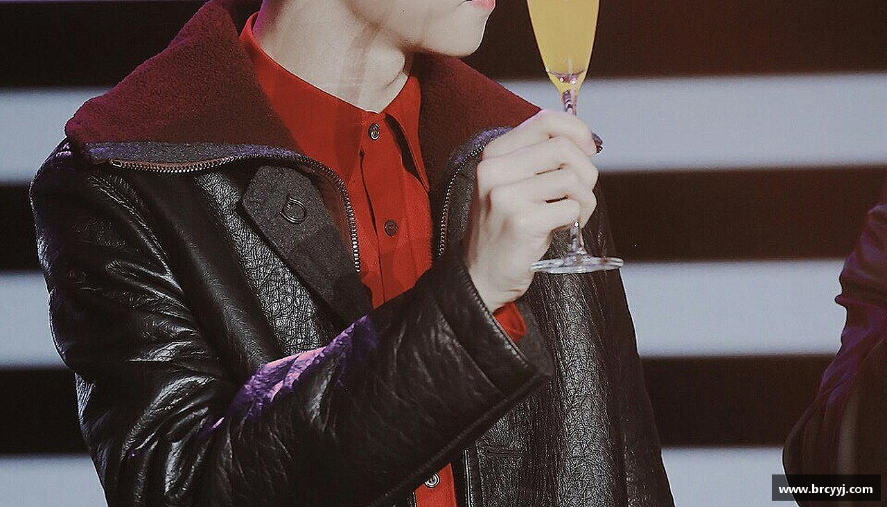 汗水诠释荣耀，坚定向前